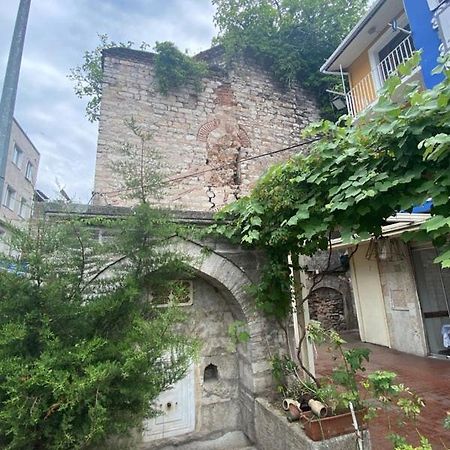 Ararat Studio Istanbul Luaran gambar